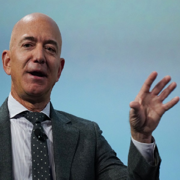 Jeff Bezos görevinden ayrılacağını açıkladı.